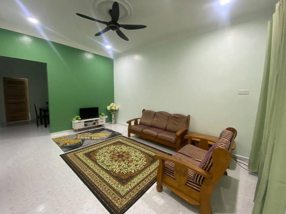 Homestay Kak Tiy Kuala Terengganu Exterior foto